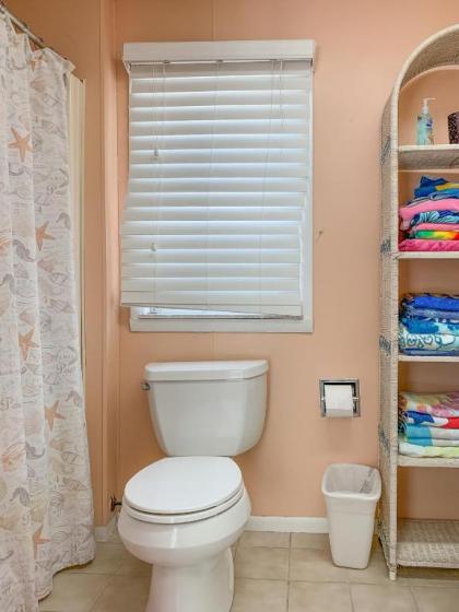 2 BR 2 BA w/laundry room pet frndly pool sleeps 8. Very close to Times Square - image 18